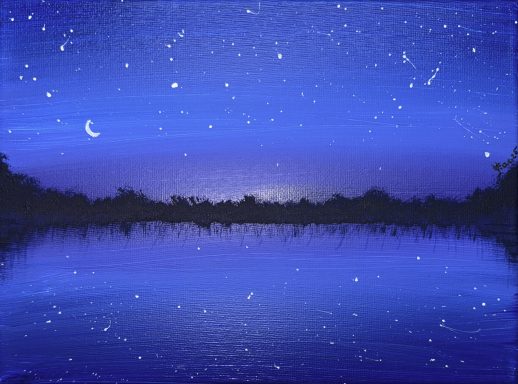 Nächtliche See Sternenhimmel über einem ruhigen See, reflektiert in der Wasseroberfläche.